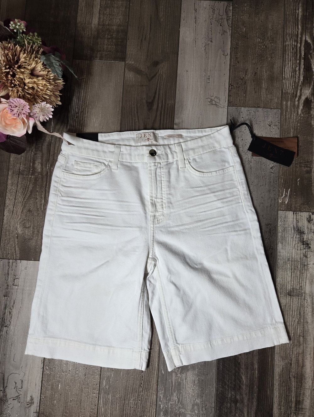 NWT JEN7 by 7 For All Mankind White Bermuda Shorts Women's Size 8